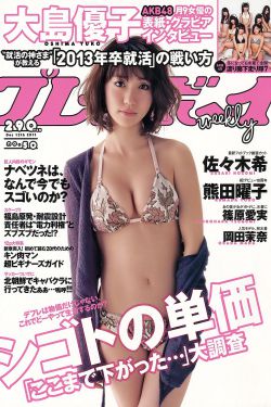 女仆跪着用乳伺候主人